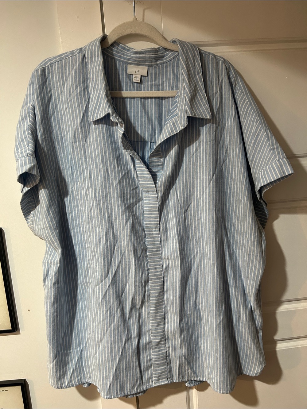 J. Jill Light Blue & White Striped Short-Sleeve Button-Down Shirt
